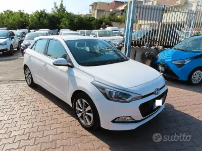 Usata Hyundai i20 82 CV (60 kW) 2015 Bianco Berlina