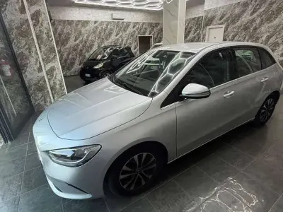 Usata Mercedes B180 116 CV (85 kW) 2022 Argento Utilitaria