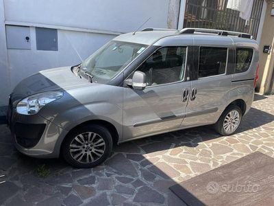 Begagnad Fiat Doblò 105 HK (77 kW) 2011 Grå Minibuss