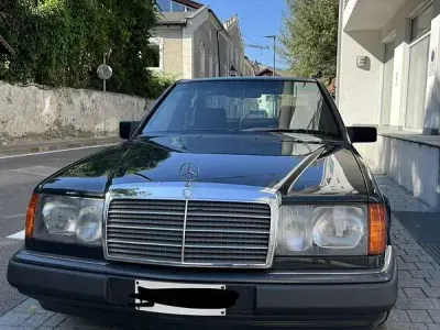 Usata Mercedes 200 109 CV (80 kW) 1987 Nero Berlina