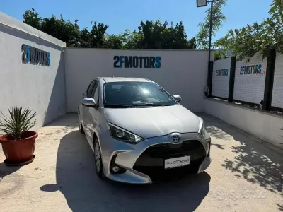 Usata Toyota Yaris Hybrid Trend 92 CV (67 kW) 2021 Grigio Berlina