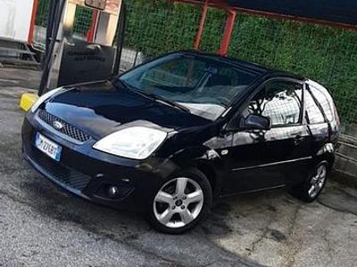 Usata Ford Fiesta 68 CV (50 kW) 2007 Nero Utilitaria