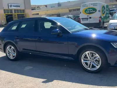 Usata Audi A4 Sport 122 CV (89 kW) 2019 Navarra blu Station wagon