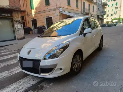 Usata Renault Scénic XMOD 110 CV (80 kW) 2011 Bianco Monovolume