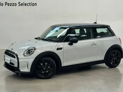 Usata Mini Cooper Classic 136 CV (100 kW) 2022 White silver metallizzato Utilitaria