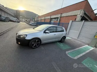 Begagnad VW Golf VI 105 HK (77 kW) 2011 Grå Halvkombi