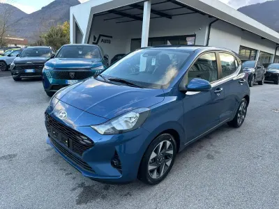 Nuova Hyundai i10 63 CV (46 kW) 2025 Vibrant blue micalizzato Utilitaria