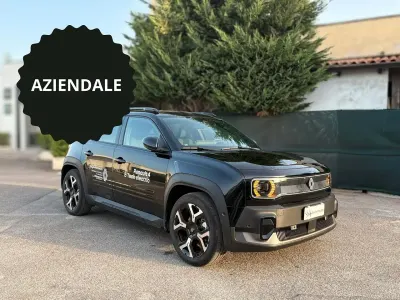 Usata Renault 4 E-Tech Komfort 77 kW (106 CV) 2025 Nero SUV