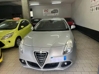 Usata Alfa Romeo Giulietta Exclusive 105 CV (77 kW) 2013 Argento Utilitaria