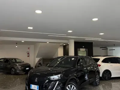 Usata Peugeot 2008 Allure 101 CV (74 kW) 2023 Nero SUV