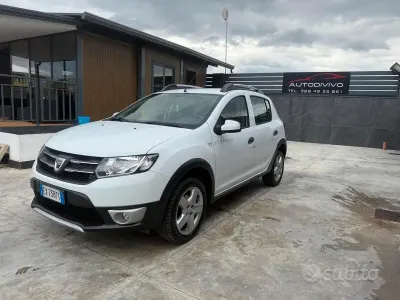 Gebraucht Dacia Sandero Prestige 90 PS (66 kW) 2015 Schwarz Limousine