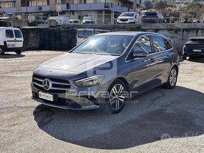Usata Mercedes B180 Premium 116 CV (85 kW) 2022 Grigio Monovolume
