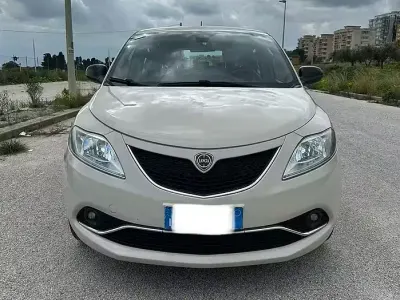 Usata Lancia Ypsilon 95 CV (69 kW) 2017 Bianco Utilitaria
