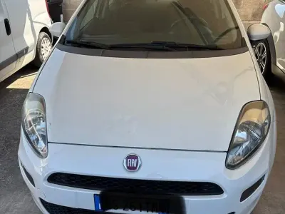 Usata Fiat Grande Punto 69 CV (50 kW) 2013 Bianco Utilitaria