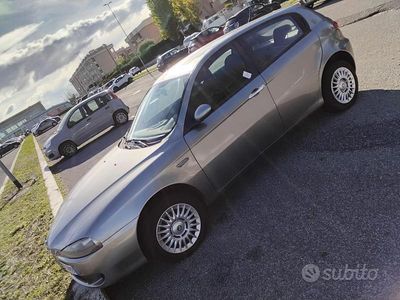 Usata Alfa Romeo 147 115 CV (84 kW) 2005 Grigio Utilitaria