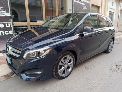 Usata Mercedes B180 AMG 110 CV (80 kW) 2017 Blu Monovolume