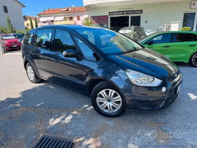 Usata Ford S-MAX Titanium 140 CV (102 kW) 2008 Bluazzurro Monovolume