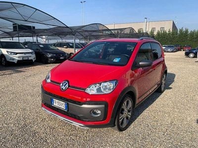 Usata VW cross up! 75 CV (55 kW) 2018 Rosso Utilitaria