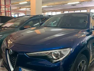 Usata Alfa Romeo Stelvio Executive 210 CV (154 kW) 2019 Bluazzurro SUV