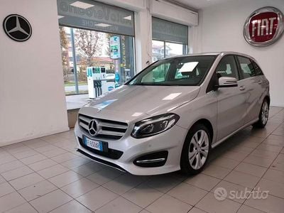 Usata Mercedes B200 136 CV (100 kW) 2015 Grigio Monovolume