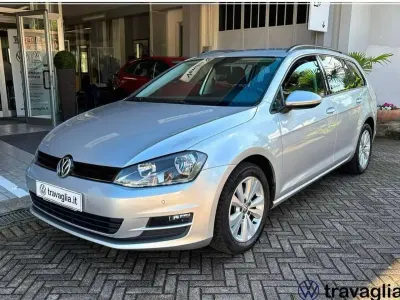 Usata VW Golf VII Comfortline 110 CV (80 kW) 2016 Argento riflesso met Station wagon