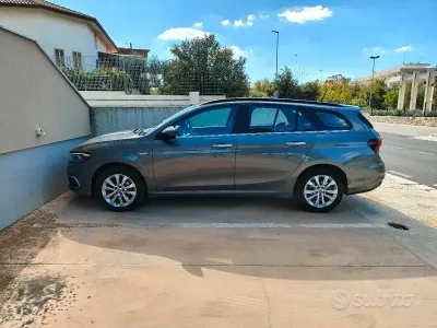 Usata Fiat Tipo 120 CV (88 kW) 2019 Grigio Station wagon