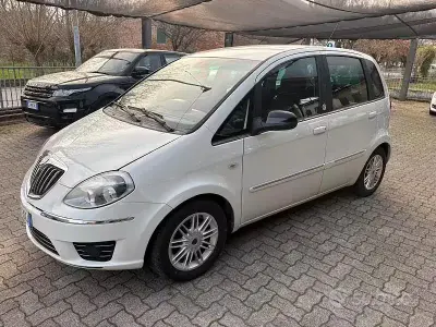 Usata Lancia Musa Gold 77 CV (56 kW) 2012 Bianco Monovolume