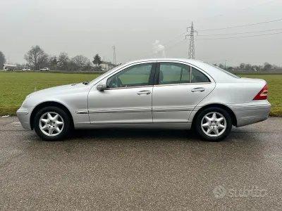 Usata Mercedes C200 163 CV (119 kW) 2000 Grigio Berlina