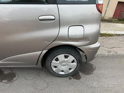 Usata Toyota Yaris 2005 Station wagon