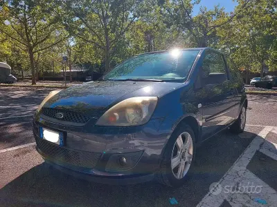 Usata Ford Fiesta 75 CV (55 kW) 2008 Grigio Utilitaria