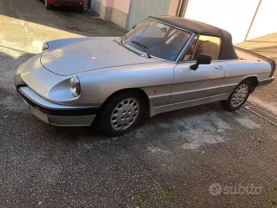 Usata Alfa Romeo Spider Quadrifoglio Verde 125 CV (91 kW) 1988 Grigio Cabrio