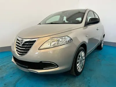 Usata Lancia Ypsilon 69 CV (50 kW) 2013 Grigio Utilitaria