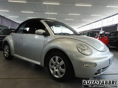 Usata VW New Beetle 102 CV (75 kW) 2005 Grigio Utilitaria