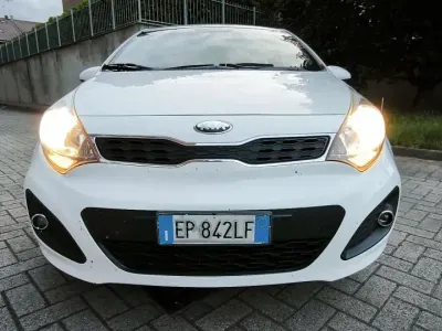 Usata Kia Rio EX 90 CV (66 kW) 2012 Bianco Berlina