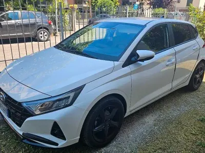 Usata Hyundai i20 84 CV (61 kW) 2023 Bianco Utilitaria