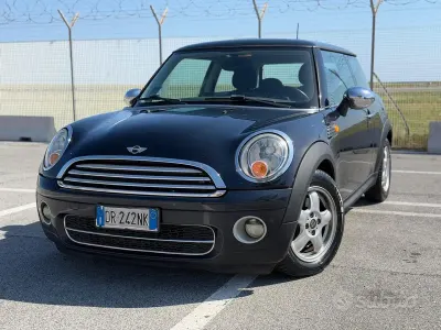 Usata Mini Cooper D 109 CV (80 kW) 2009 Nero Utilitaria