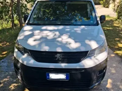 Usata Peugeot Partner 102 CV (75 kW) 2019 Monovolume