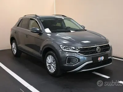 Usata VW T-Roc Life 110 CV (80 kW) 2023 Grigio SUV