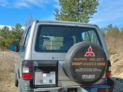 Usata Mitsubishi Pajero 100 CV (73 kW) 1987 Grigio SUV