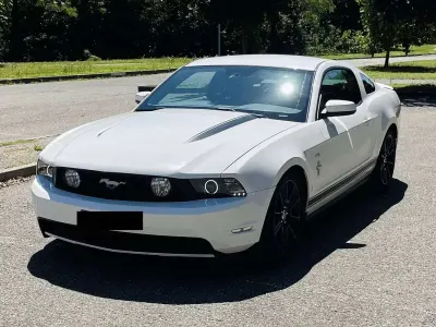 Usata Ford Mustang 309 CV (227 kW) 2011 Bianco Coupé