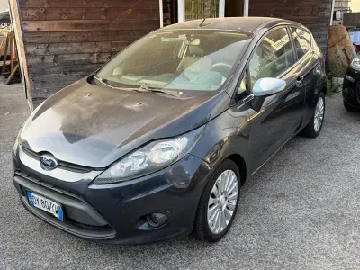 Usata Ford Fiesta 92 CV (67 kW) 2009 Grigio Berlina