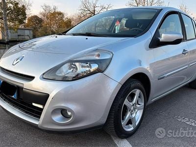 Usata Renault Clio II Dynamique 75 CV (55 kW) 2011 Grigio Utilitaria