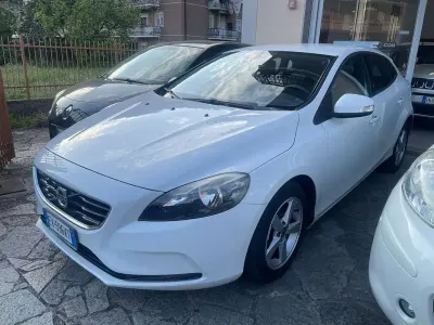 Usata Volvo V40 Summum 114 CV (83 kW) 2014 Bianco Berlina