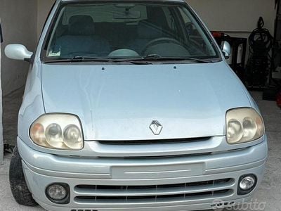 Usata Renault Clio II 58 CV (42 kW) 2000 Grigio Utilitaria