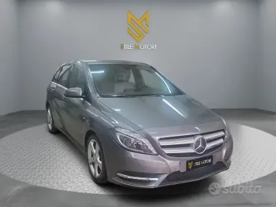 Käytetty Mercedes B180 109 HP (80 kW) 2012 Harmaa Tila-auto