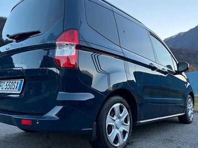 Usata Ford Tourneo Courier 100 CV (73 kW) 2016 Blu Monovolume
