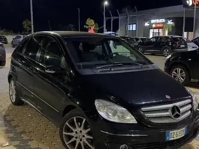 Usata Mercedes B180 109 CV (80 kW) 2010 Nero Monovolume
