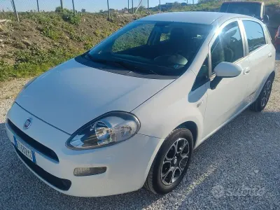 Usata Fiat Punto Street 75 CV (55 kW) 2014 Bianco Utilitaria
