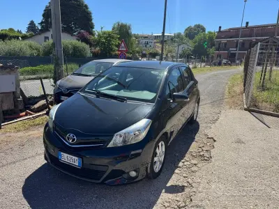 Usata Toyota Yaris Lounge 90 CV (66 kW) 2012 Nero Utilitaria