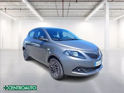 Usata Lancia Ypsilon Gold 69 CV (50 kW) 2024 Grigio metallizzato Utilitaria